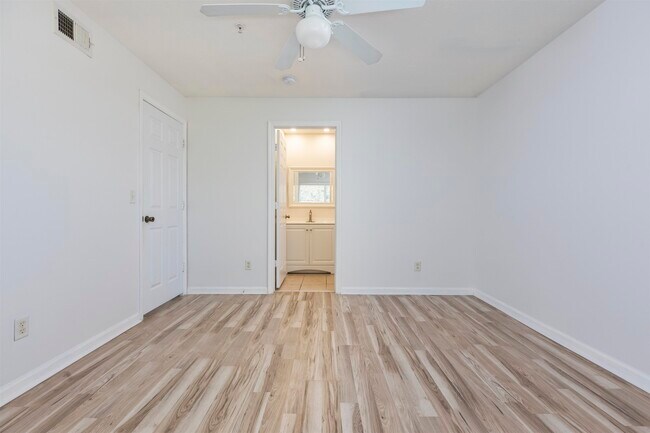 Building Photo - 206 16th St