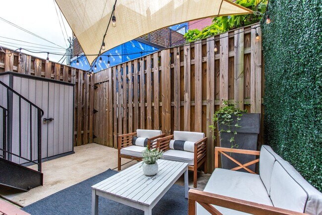 Building Photo - Cozy 1 Bedroom Apartment in Bloomingdale!