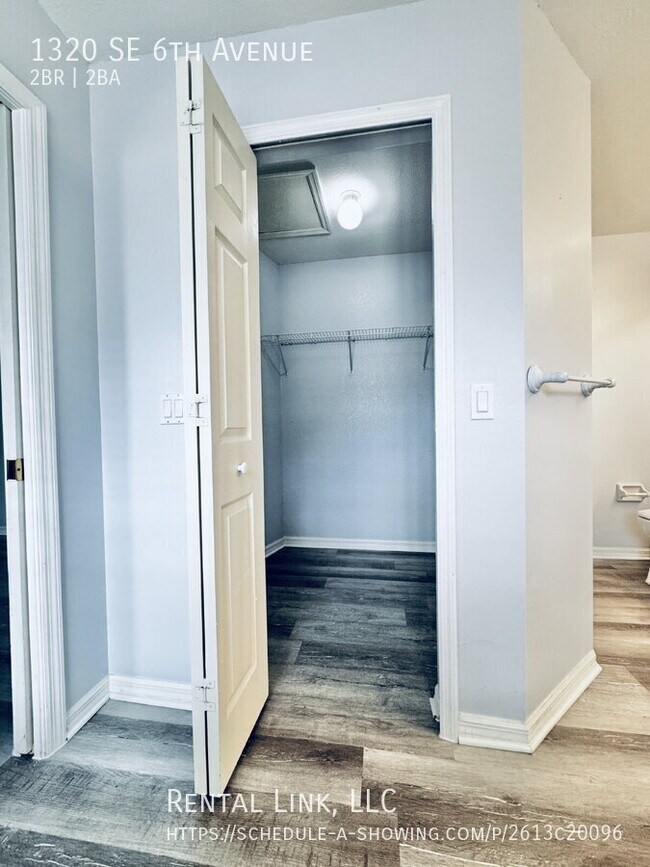 Building Photo - 1320 SE 6th Ave