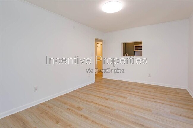 Building Photo - 816 Putnam Ave