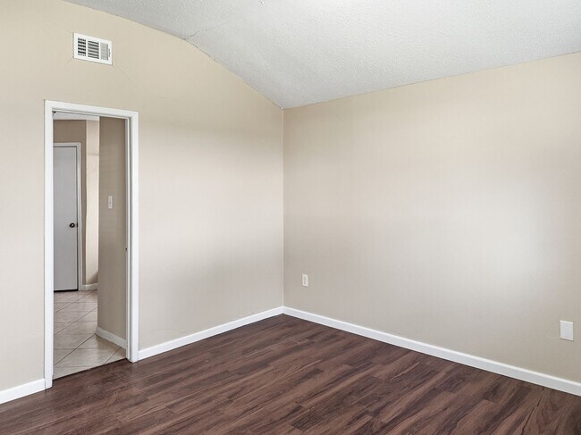 Building Photo - 2330 Cades Cove Dr