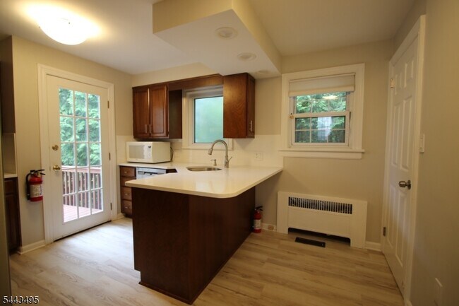Building Photo - 22 Sunset Dr