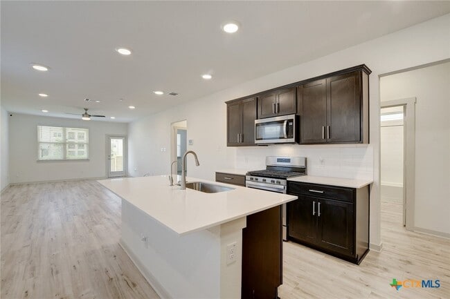 Building Photo - 121 Fairfax Ave