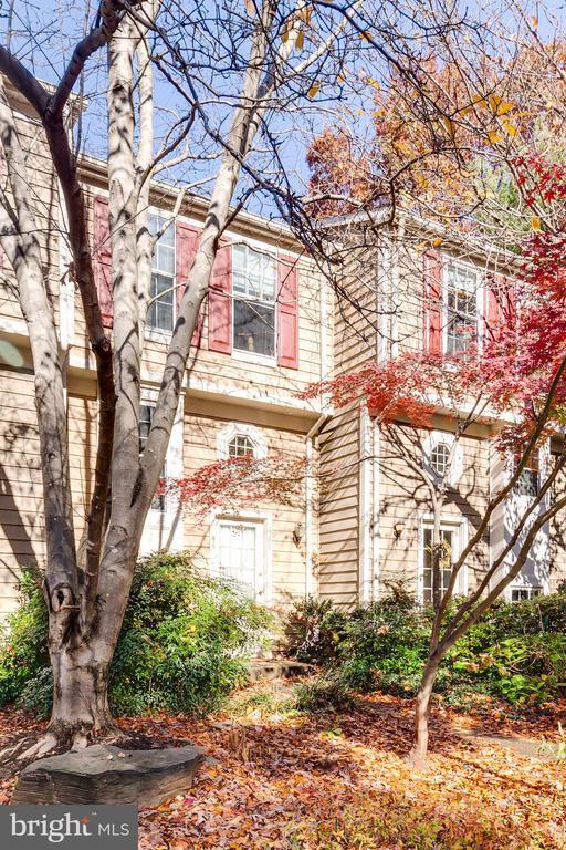 Building Photo - 1589 Woodcrest Dr