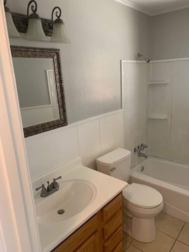 Building Photo - Renovated 3 Bedroom 1 Bath Home for Rent!