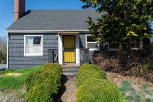 Building Photo - 2609 NE Liberty St