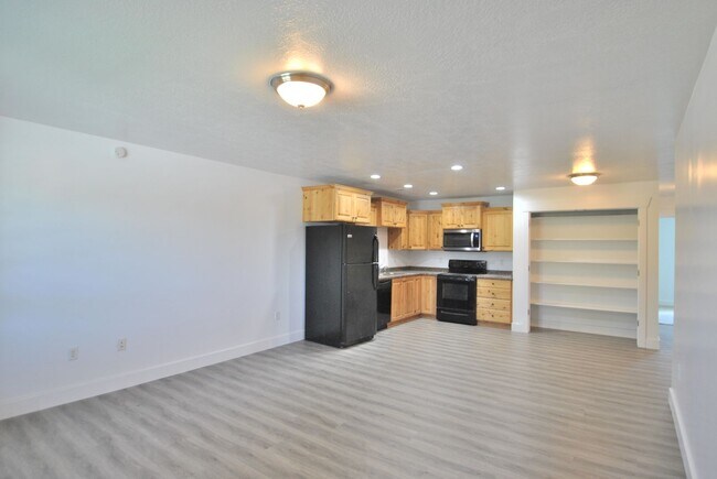 Building Photo - 387 S 1250 E