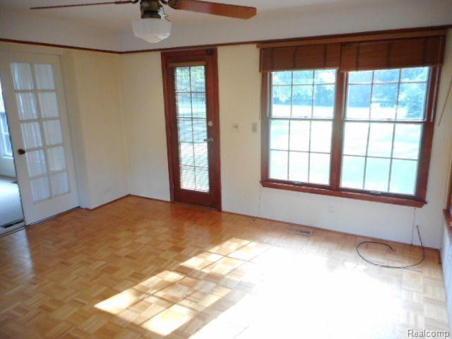 Building Photo - 7441 Jackson Park Dr