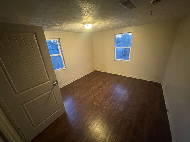 Building Photo - Ranch duplex for Rent - 3 bedroom / 1 bathroom Peoria Heights 61616