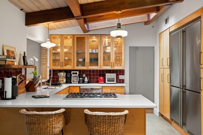 Building Photo - 2720 N Fillmore St