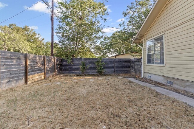 Building Photo - 8607 Guadalupe St