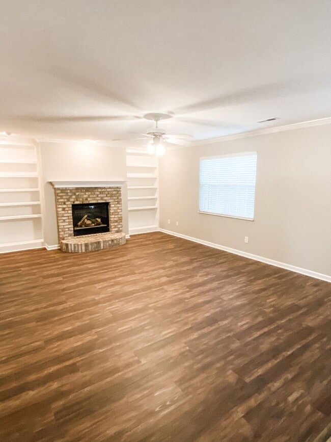 Building Photo - Beautifully updated 4 Bedroom/2.5 Bath Executive Rental in Farragut!