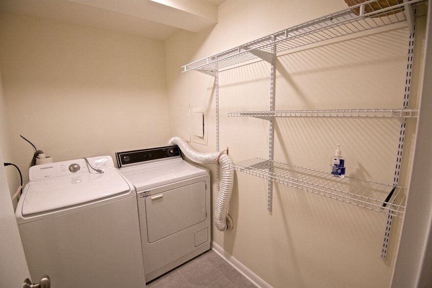 In-unit laundry room - 1250 Park Ave W