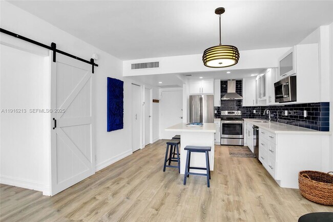 Building Photo - 100 Edgewater Dr