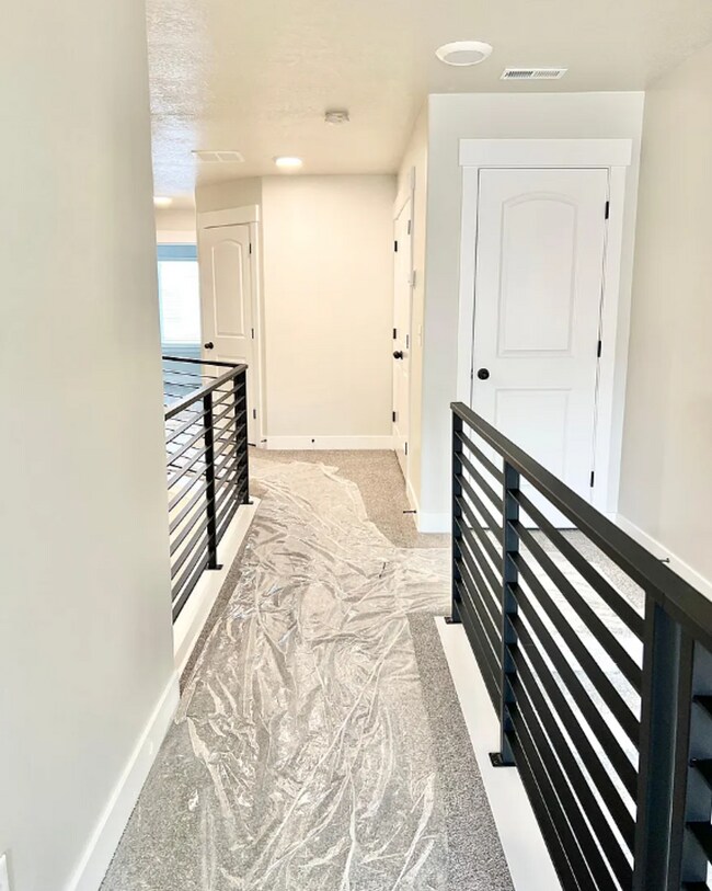 Building Photo - Upgraded Townhome in Willow Point – 3 Bed,...