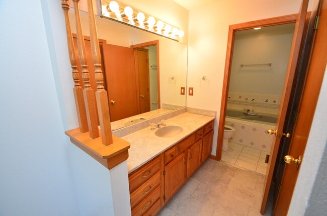 Building Photo - 1239 Wood Creek Bend