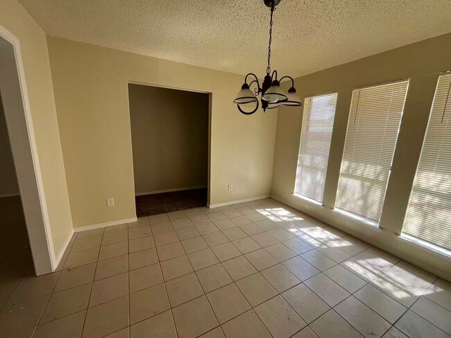Building Photo - Great 3 Bedroom 2 Bathroom in Plano!