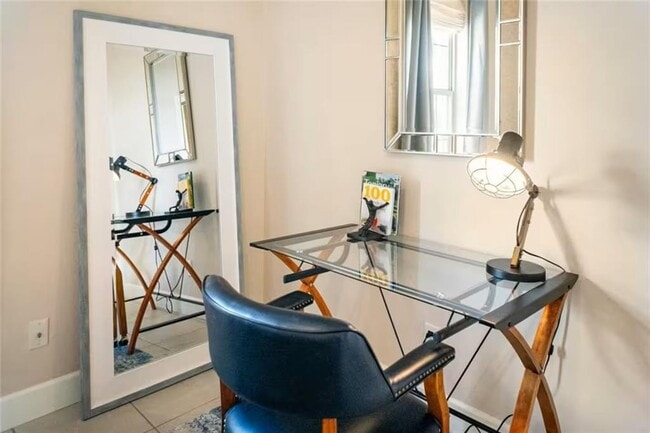 Building Photo - 212 SE A St