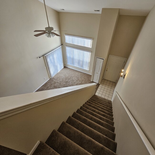 Building Photo - "2 Bedroom Townhome, 2.5 Bathroom, 2 Car G...