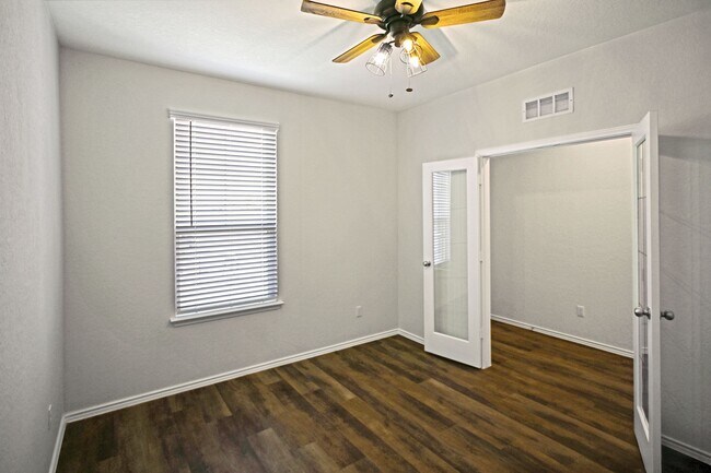 Building Photo - 963 Steeplebush