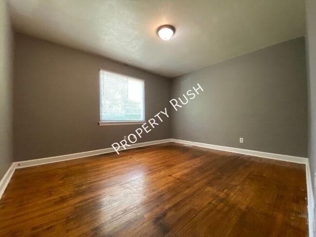 Building Photo - 1503 Pin Oak Dr