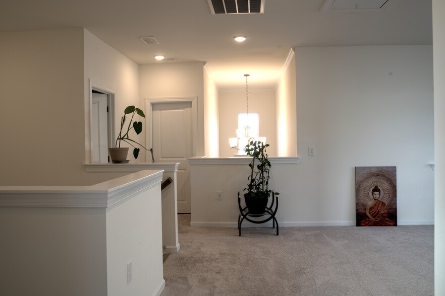 Building Photo - 4532 Valley Crest Ln