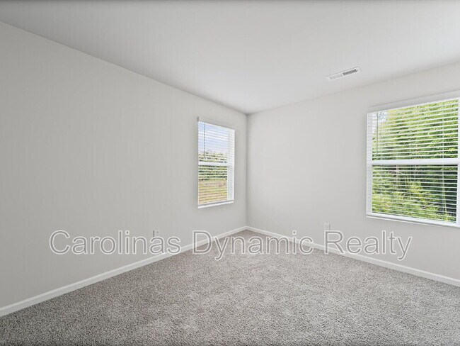 Building Photo - 914 S Battleground Ave