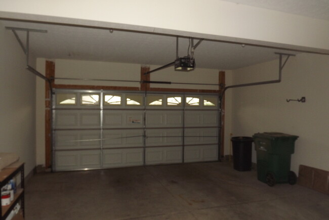 Building Photo - Spacious 2 story Beavercreek Condo