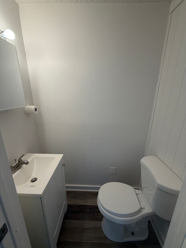 Building Photo - Spacious 4-Bedroom Barberton Home – Open House Wednesday, February 11th!