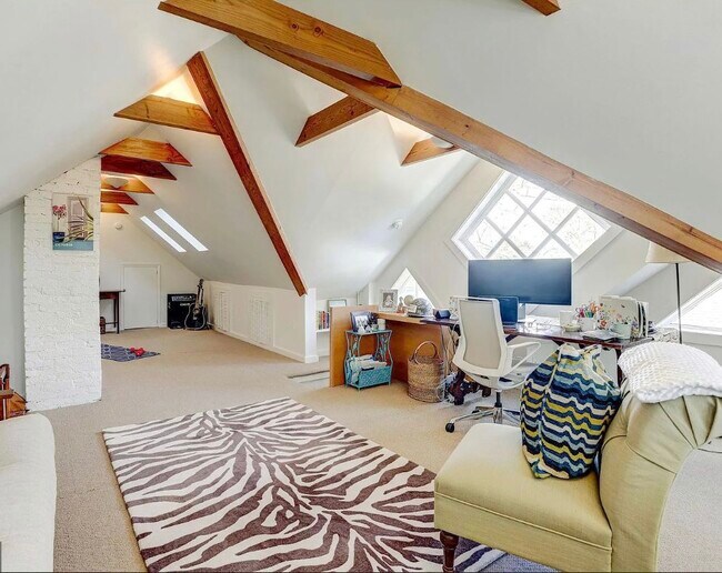 Building Photo - 27 N Hanson St