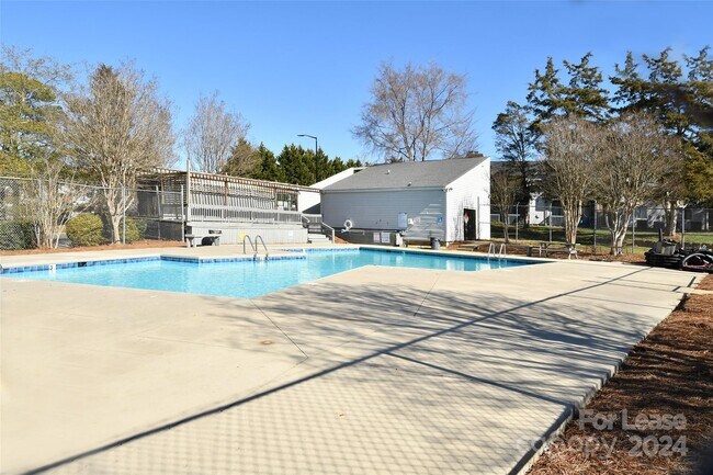 Building Photo - 11185 Harrowfield Rd