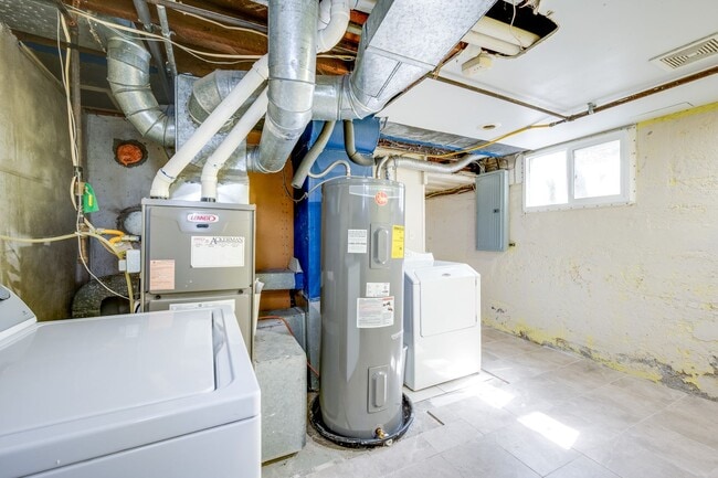 Building Photo - Charming College Hill Gem – Your Perfect Student Home!