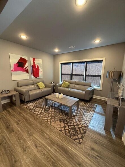 Building Photo - 970 Reserve Point Pl