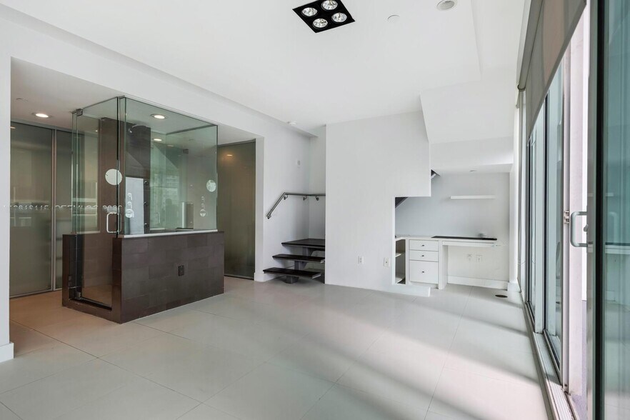 Building Photo - 1040 Biscayne Blvd