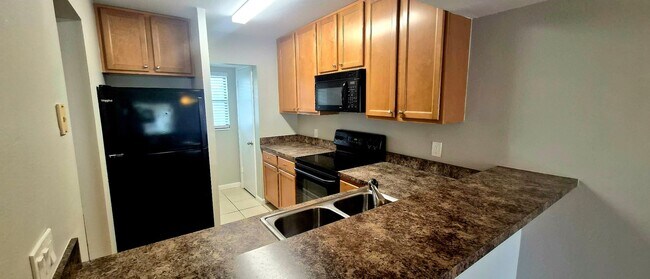 Building Photo - 2934 Plaza Terrace Dr
