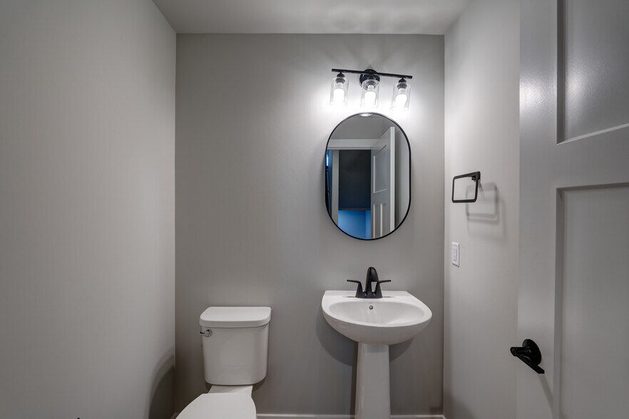 Building Photo - 137 Prairie Heights Dr
