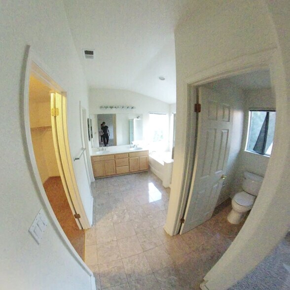 Master Bedroom - Bath - 1245 Mayberry Ln