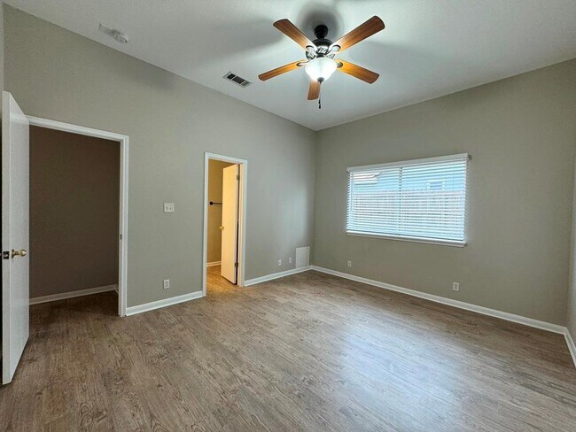 Building Photo - 219 Crystal Knoll Blvd