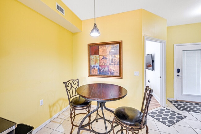 Building Photo - 3973 Bishopwood Ct E