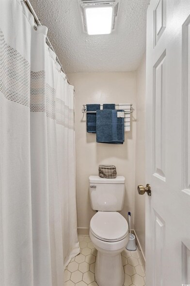 Building Photo - 4242 Pinehurst Cir