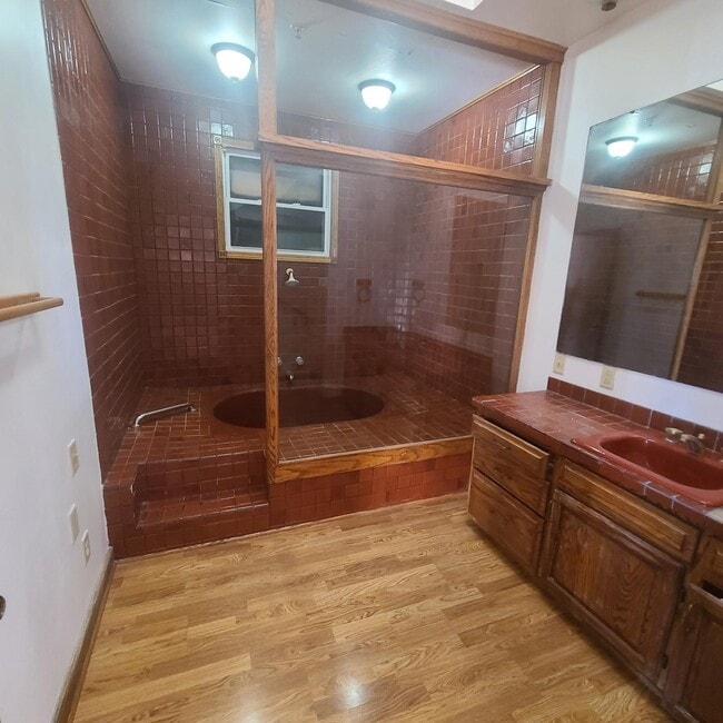 Building Photo - 218 W Central Ave