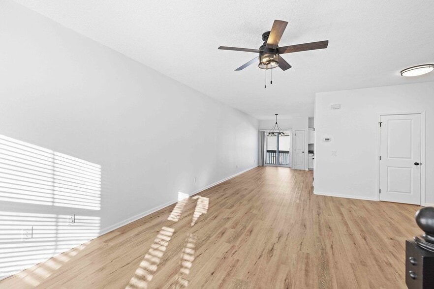 Building Photo - 207 SE Booth Ave