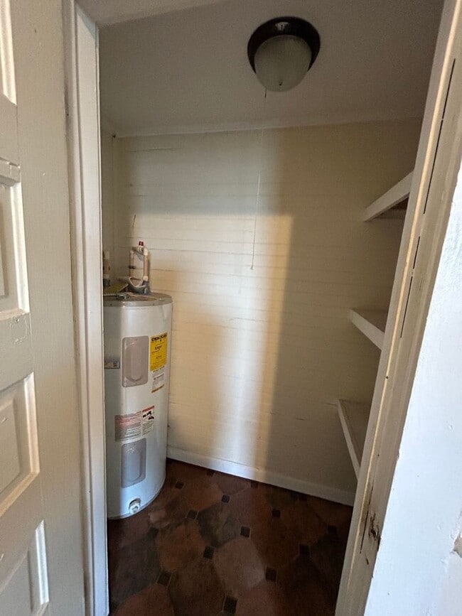 Building Photo - 73 Pine St