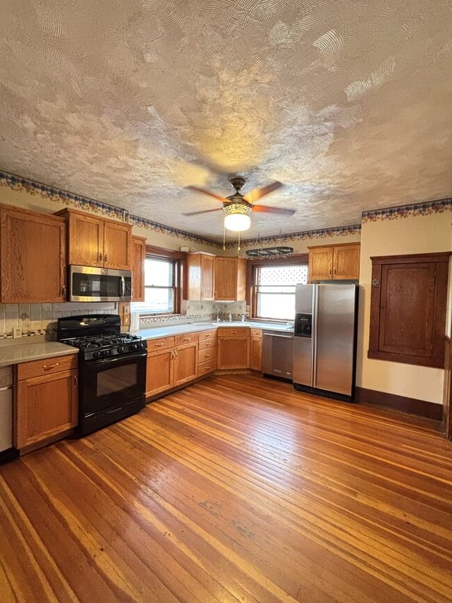 Primary Photo - Make This House Your Home—Deposit Moves Yo...