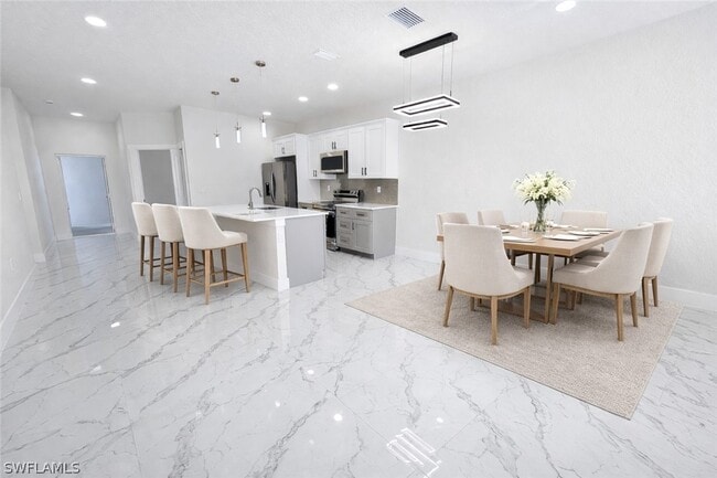 Building Photo - 2421 Milton Ave S