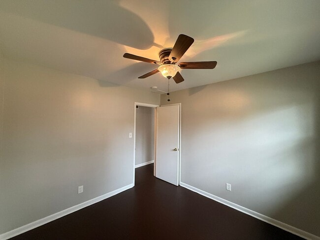 Building Photo - 213 Foxcroft Dr