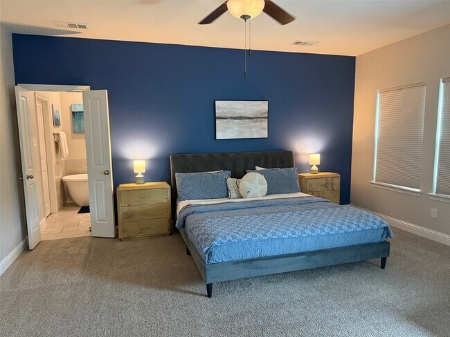 Building Photo - 111 Sumac St