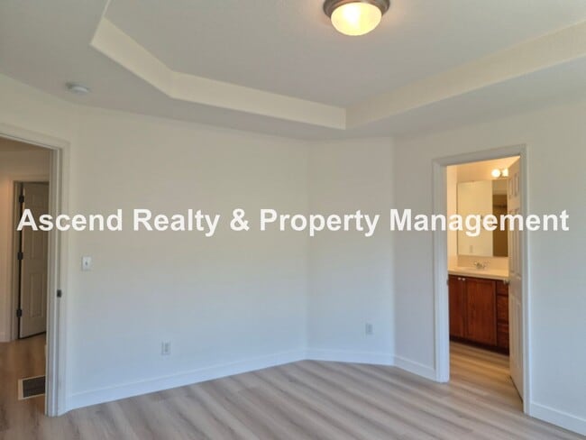 Building Photo - Available NOW! Updated in Arbor Roses 3Bed...