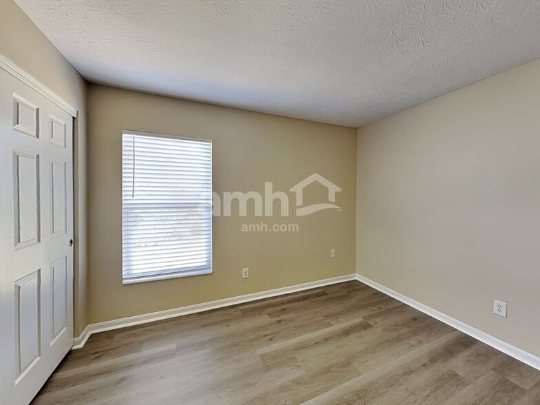 Building Photo - 725 Kent Cir