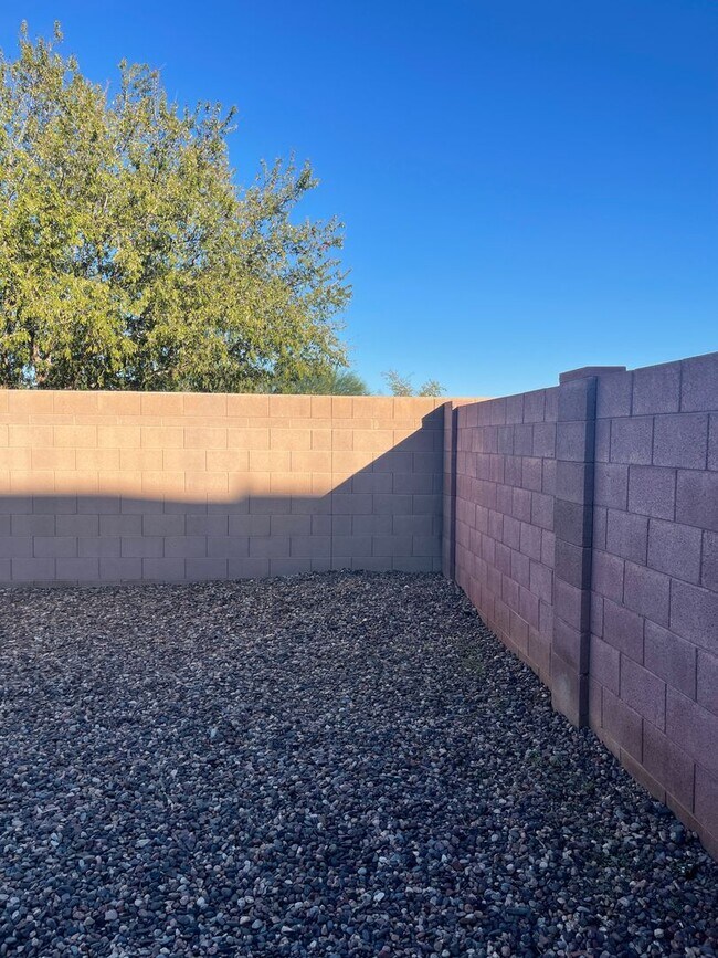 Building Photo - 5707 S 31st Dr